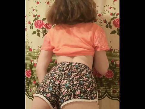 ❤️ セクシーな若いベイブがカメラでショーツを脱ぐ ❤ at us ❌️❤